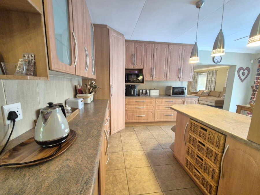 4 Bedroom Property for Sale in Fichardt Park Free State